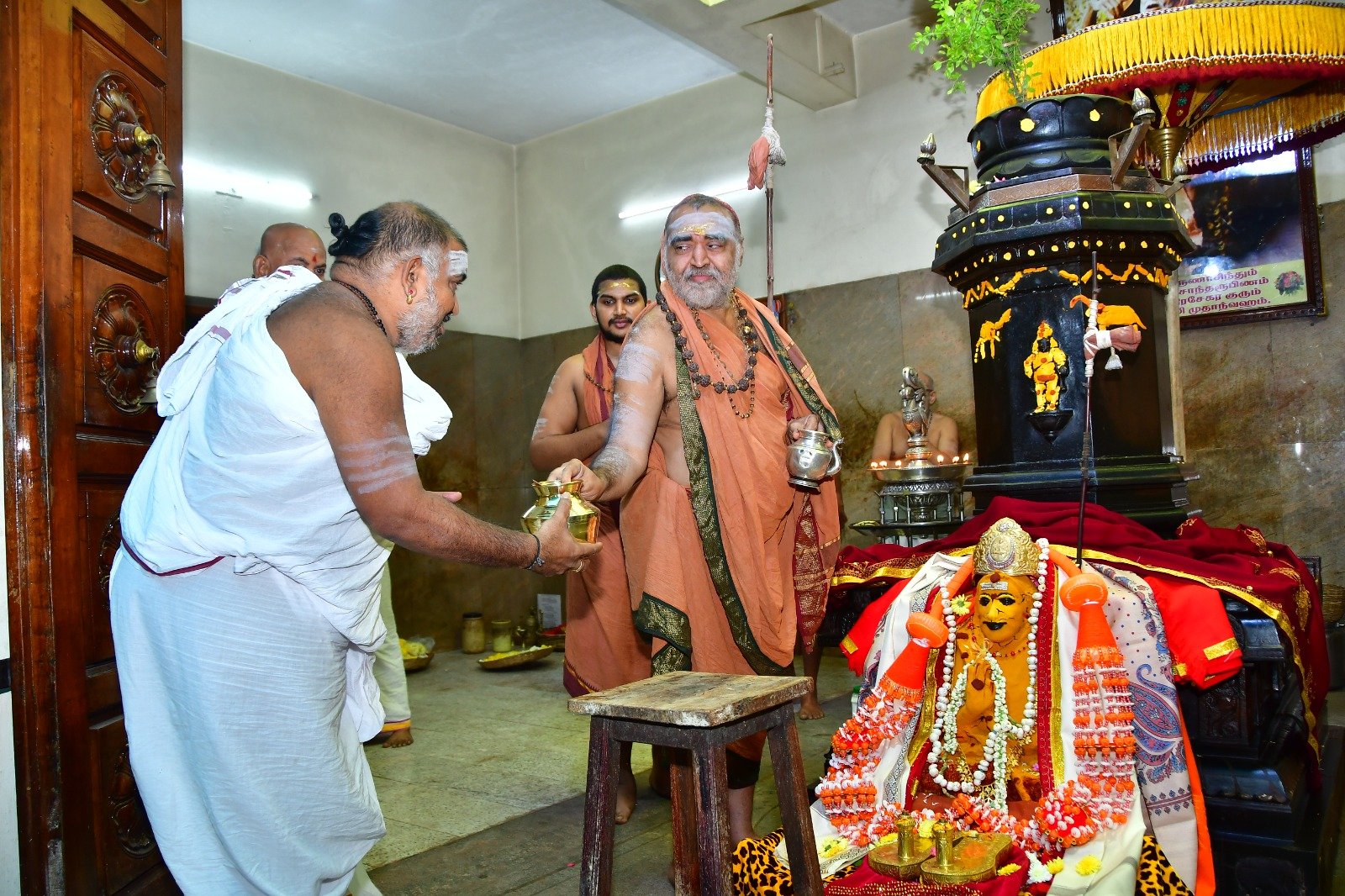 32nd Aradhana Mahotsavam of HH Pujyasri Mahaswamigal performed at Kanchipuram 32nd Aradhana Mahotsavam of HH Pujyasri Mahaswamigal performed at Kanchipuram